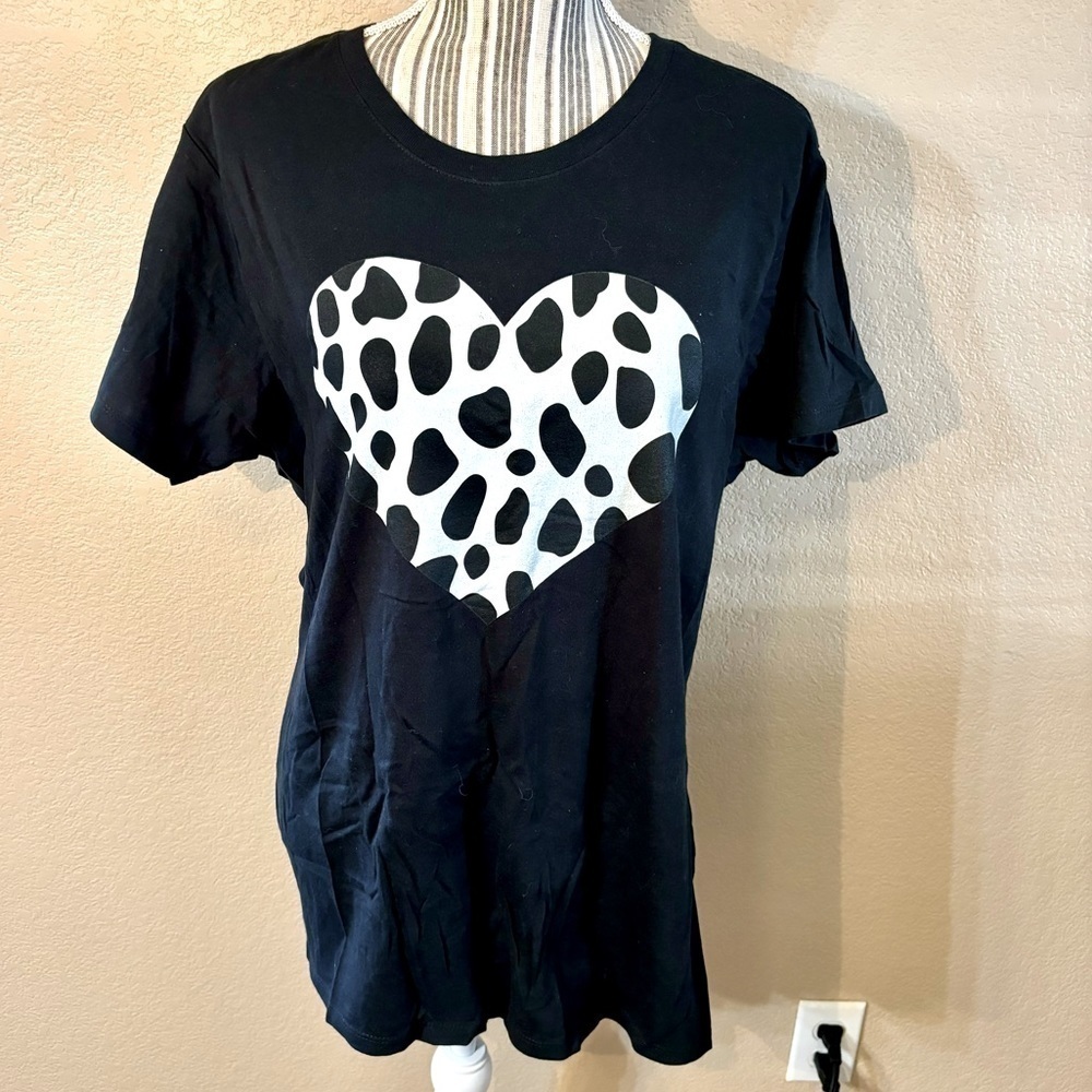 NEW Heart Tee XL Black White Heart Animal Print 100% Cotton Short Sleeves